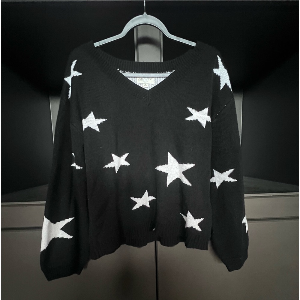black and white star sweater- small